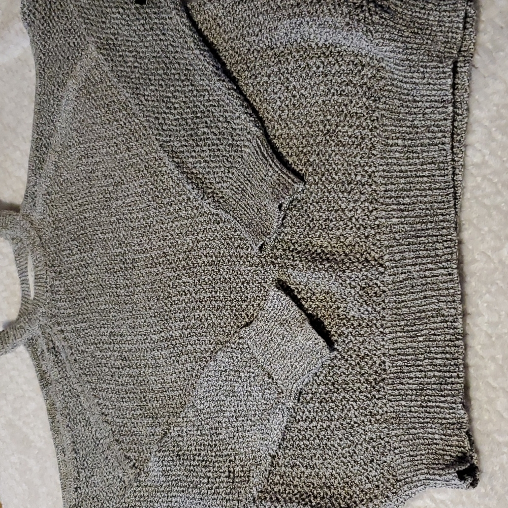 Astr Grey peek a boo sleeves soft sweater NWT🆕 - Picture 4 of 10